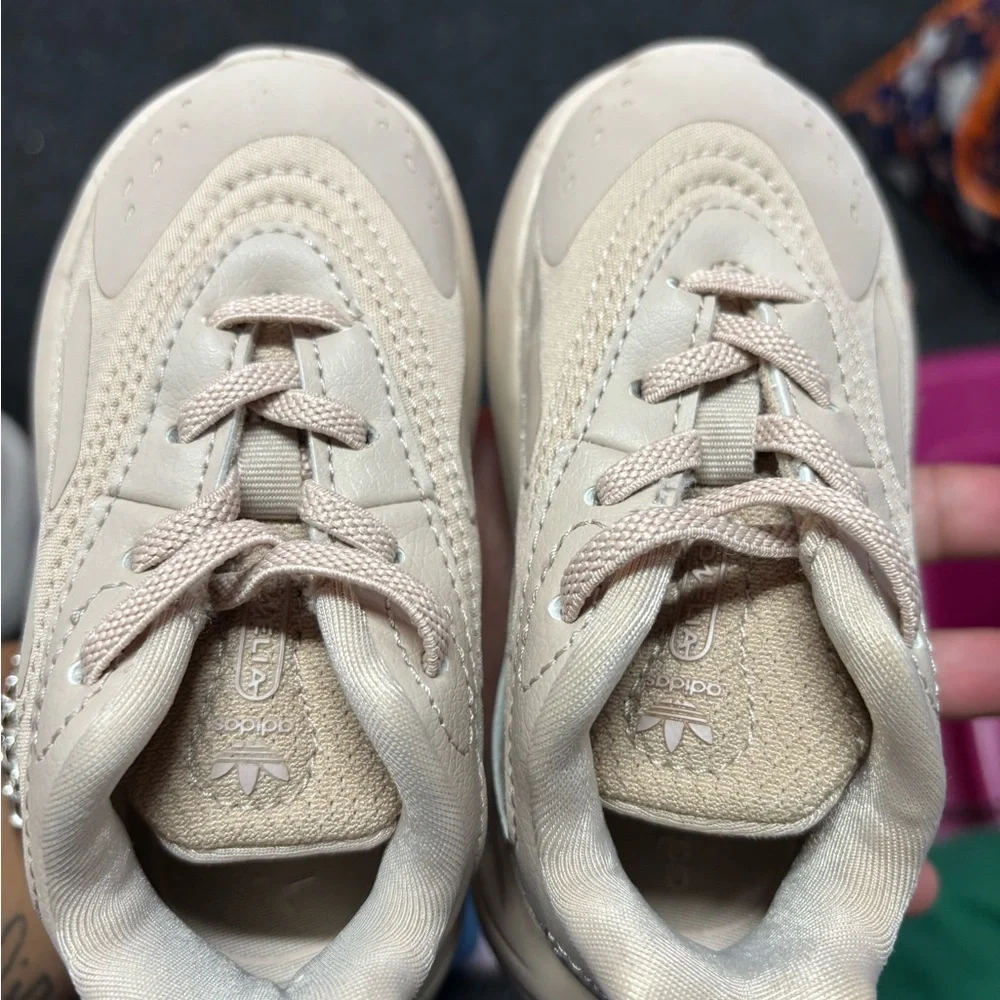 adidas Kids Cream Sneakers - Picture 4 of 5